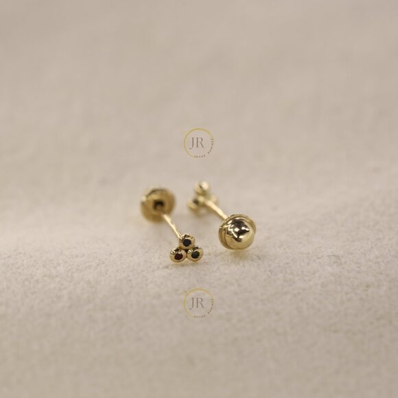 14K Solid Gold Clover Stud Earrings · Screw Back · Lucky Symbol Jewelry. - Picture 4 of 8